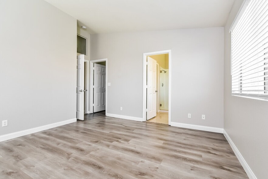 Building Photo - 2216 Jardine Ave