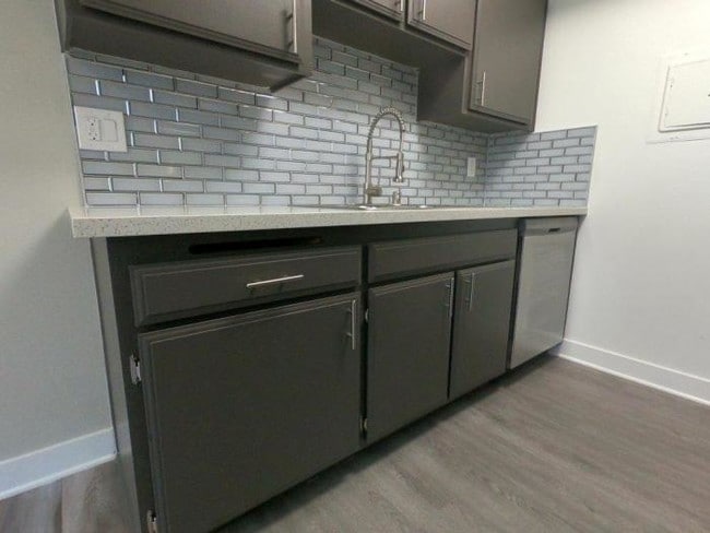 Building Photo - 1 bedroom in Sherman Oaks CA 91411