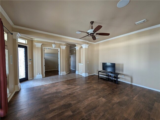 Building Photo - 7413 Long S Dr