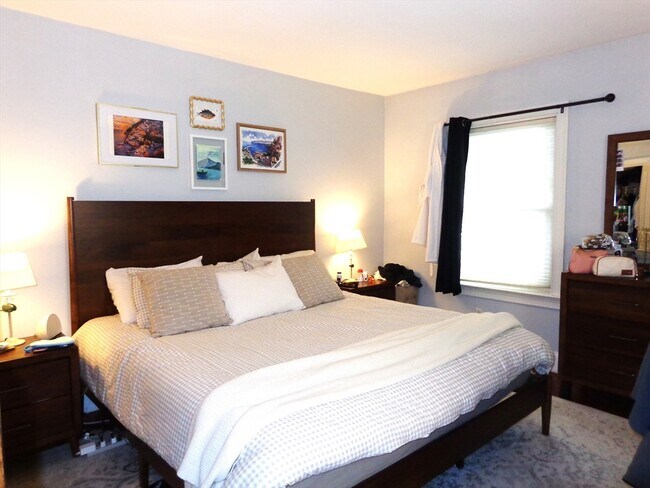 Building Photo - 17 Robbins St