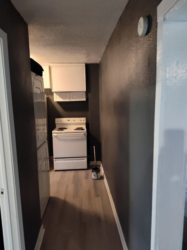 Building Photo - 258 Silverage Ave