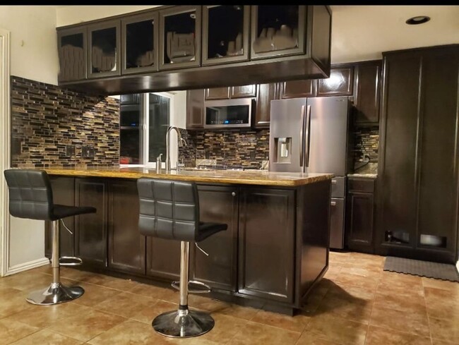 Building Photo - Spacious 3-Bedroom Townhome with Garage and Assigned Parking in San Ysidro
