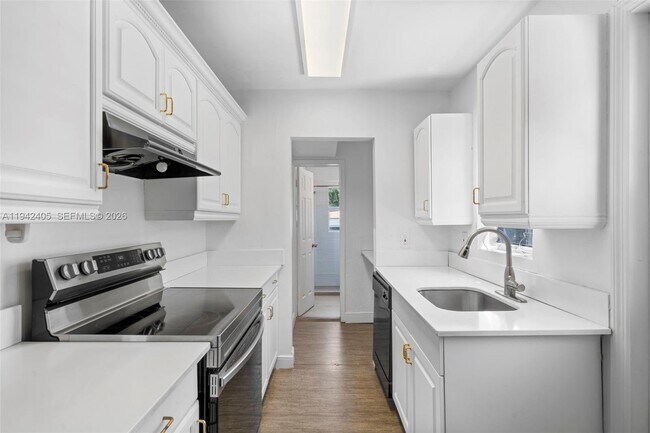 Building Photo - 19 NE 3rd St