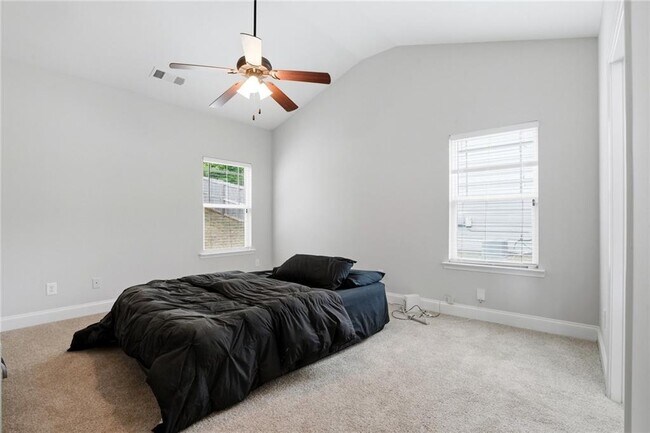 Building Photo - 612 Stevens Pl