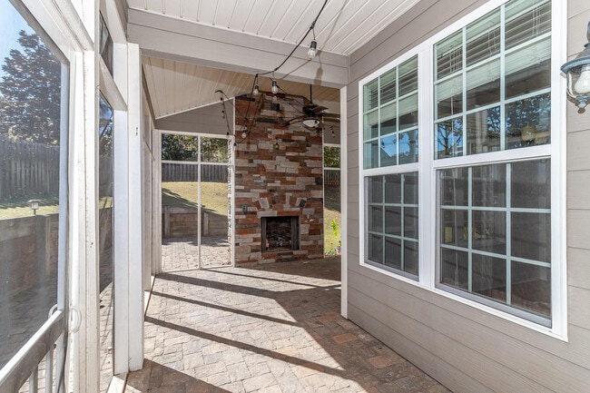 Building Photo - 4025-4025 Stowe Dr