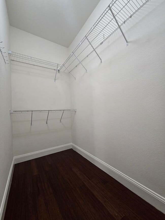 Building Photo - A Beautiful Single Story Townhouse! 3 Bed,...
