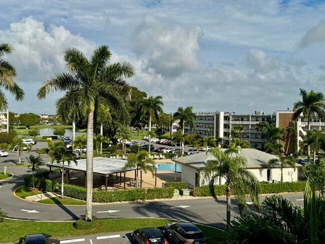 Building Photo - 4053 Hythe A