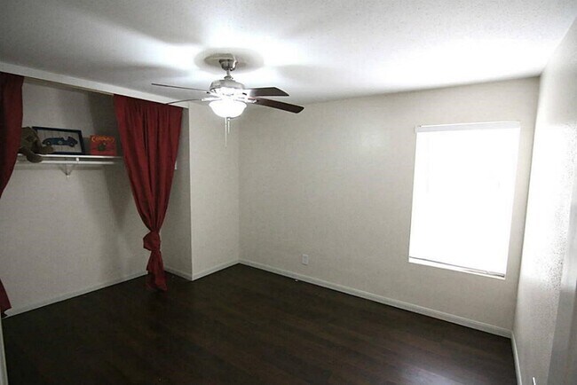 Building Photo - 5550 N Braeswood Blvd
