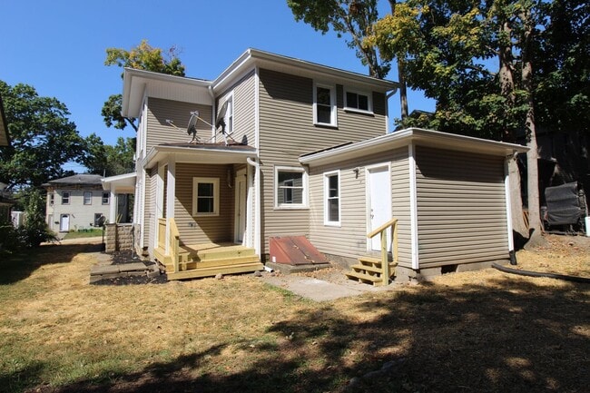 Building Photo - Two Bedroom Duplex