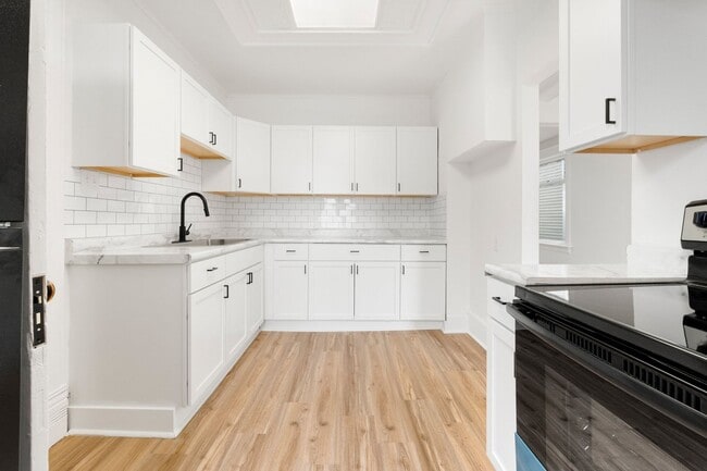 Building Photo - New Listing! 3 Bedroom House!
