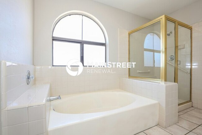Building Photo - 4 Bedroom Pet-Friendly Home in LAS VEGAS, ...