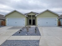 Building Photo - Luxury Duplex 3/2 in Seguin