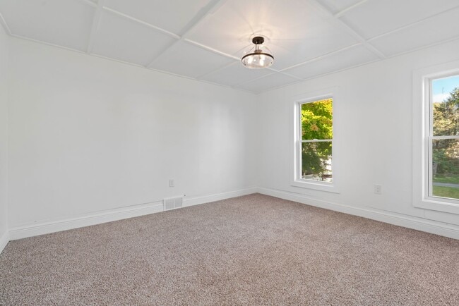 Building Photo - SCORE 50% OFF 1ST MONTH'S RENT IF SIGNED BY DEC 5! Beautiful 3 bedroom home in Beaver Falls avail...