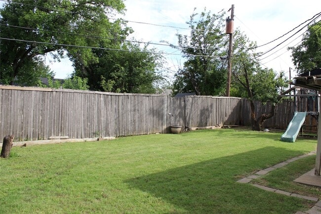 Building Photo - 2834 Hollandale Ln