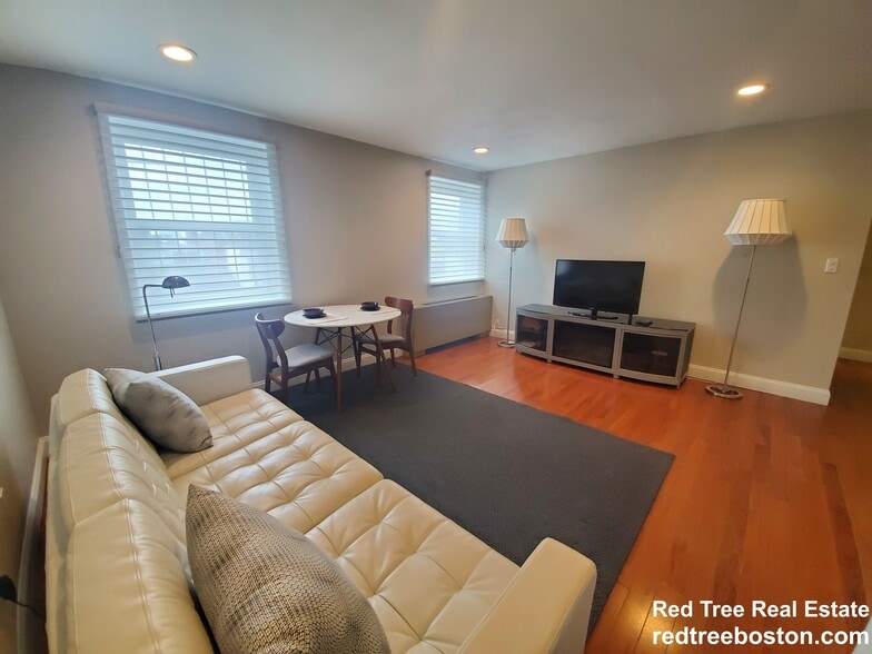 Building Photo - 27 Bowdoin St