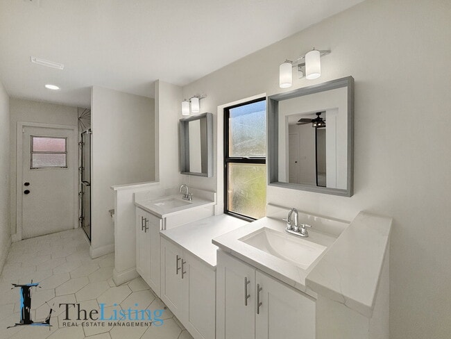 Building Photo - 8183 Terraza Ct