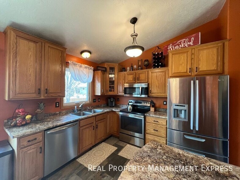 Primary Photo - 4 Bedroom 2 Bathroom in SW Sioux Falls