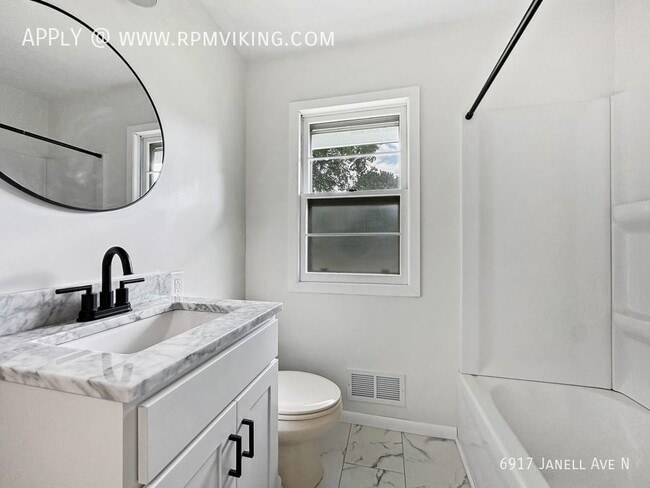 Building Photo - 4br 2ba 2cg ~ Security Deposit Free Altern...