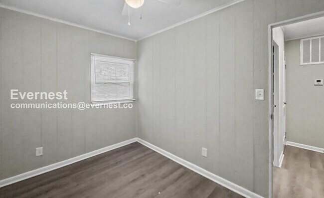 Building Photo - 2 Bed, 1 Bath Home with Fenced Yard / Available Now!