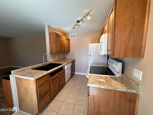 Building Photo - 14802 Yerba Buena Way