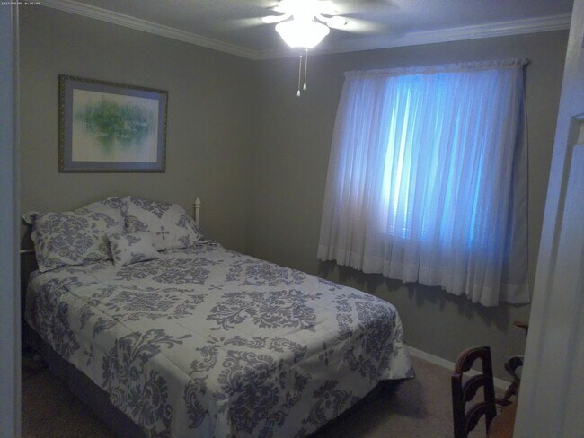 Building Photo - Fully furnished short term rental less then 6 months great for winter rental