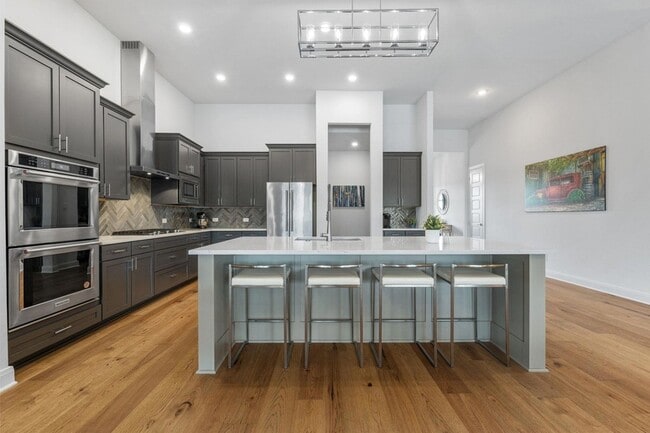 Building Photo - 104 Rolling Hills Ct