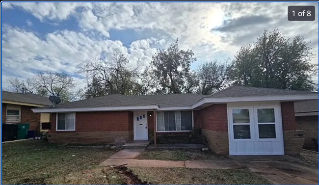 Primary Photo - 1212 NE 44th St