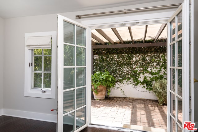 Building Photo - 1109 Arizona Ave