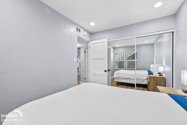 Building Photo - Upgraded 2Bdm 1Ba Downstairs Unit in North Park!