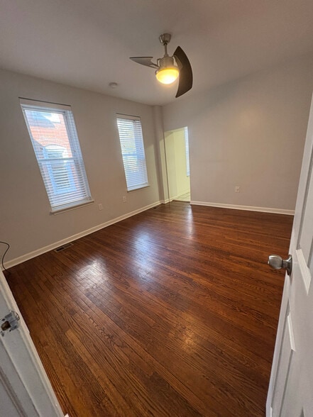 Building Photo - 5527 Pulaski Ave