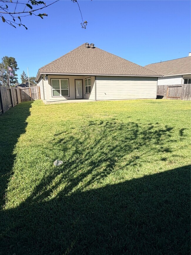 Building Photo - 204 Shoreview Dr