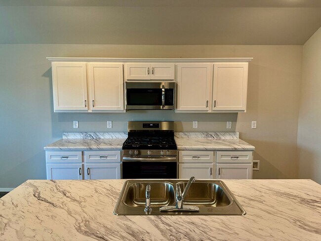 Building Photo - 4 bedroom 2 bath 2 car garage - Bixby Schools
