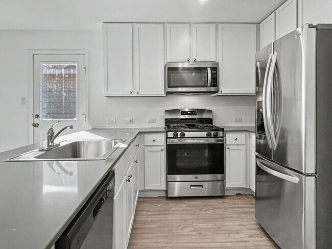 Building Photo - Comfortable 3-Bedroom/2-Bath in Growing Far Northwest