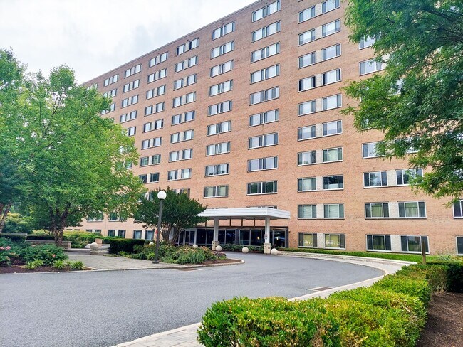 Building Photo - Spacious 1br/1bth Condo minutes from Downtown Silver Spring!