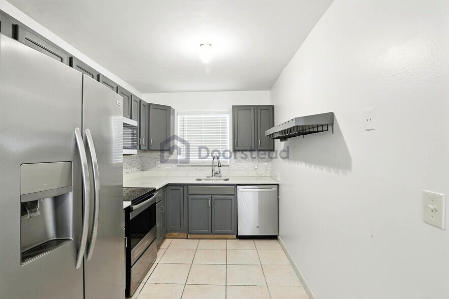 Building Photo - 3050 Norwood Pl