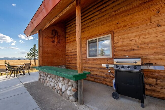 Building Photo - 1711 Fischer Ln