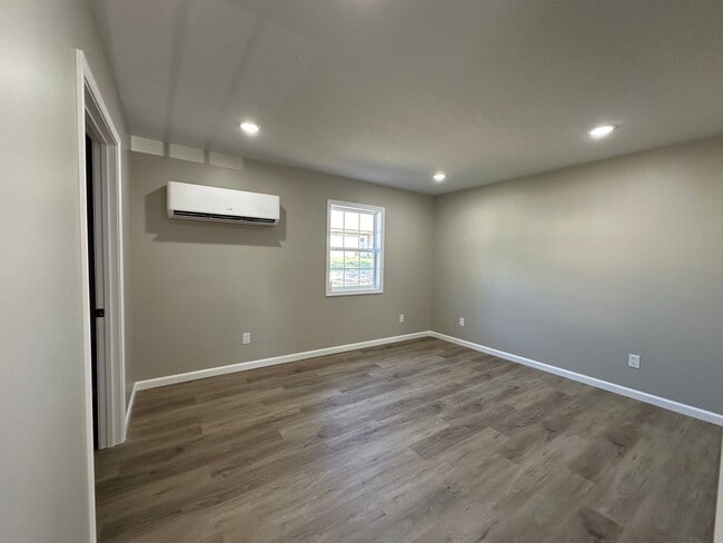 Building Photo - 115 Evergreen Pl