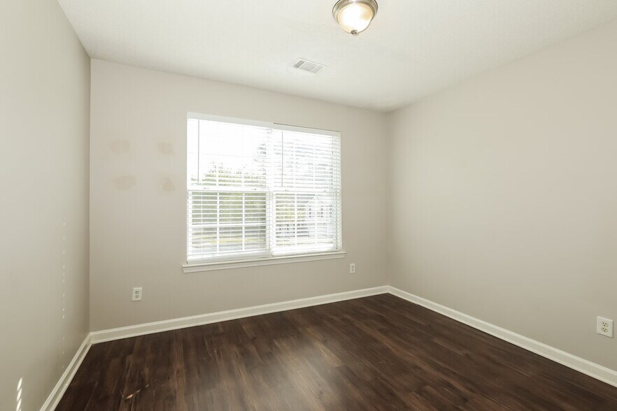 Building Photo - 504 Wyntuck Dr