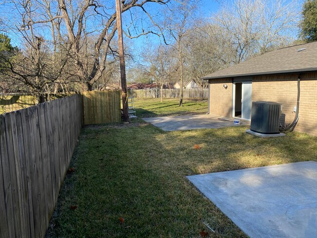 Building Photo - 5702 Golden Grove Ln