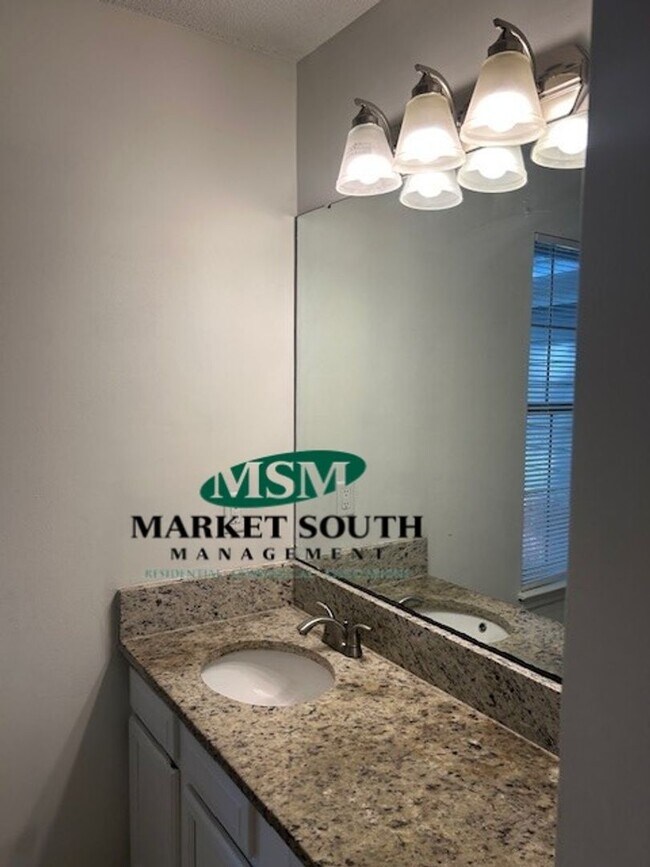 Building Photo - BRANDLEWOOD CUL-DE-SAC OFF GARRARD