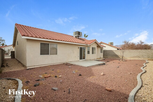Building Photo - 5820 Meadow Dale Dr