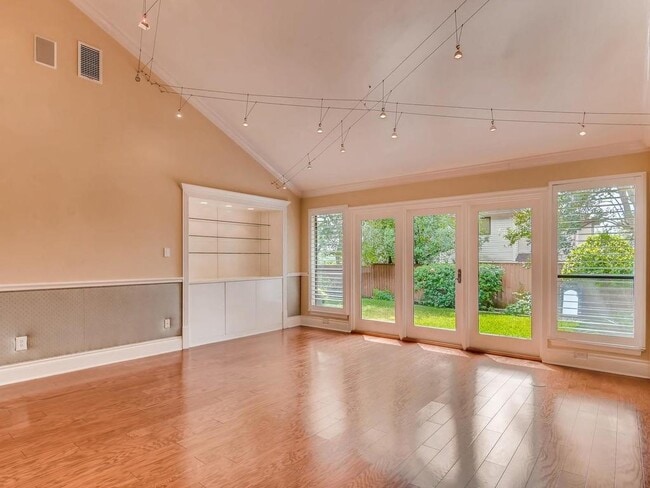 Building Photo - 1713 Bay Hill Dr