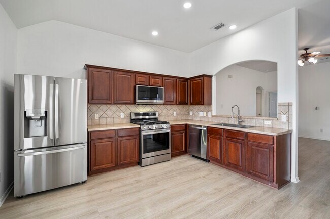 Building Photo - 21810 Mansfield Bluff Ln