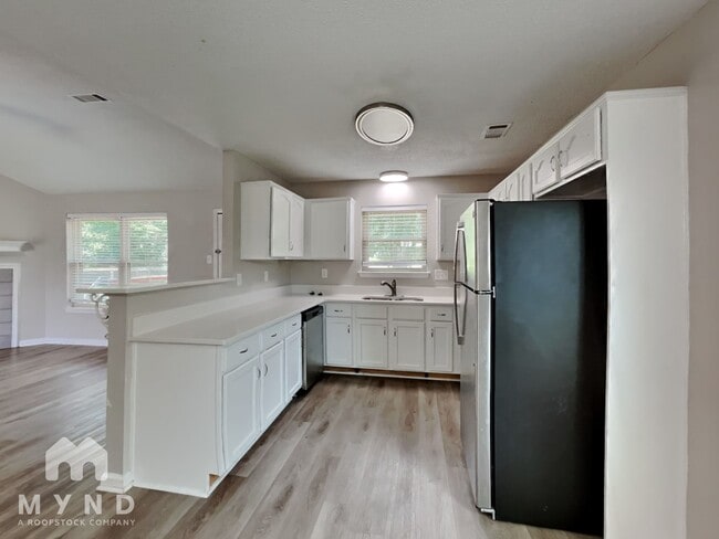 Building Photo - 15 Rolling Oaks Dr