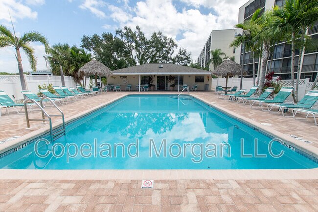 Building Photo - 1000 Cove Cay Dr