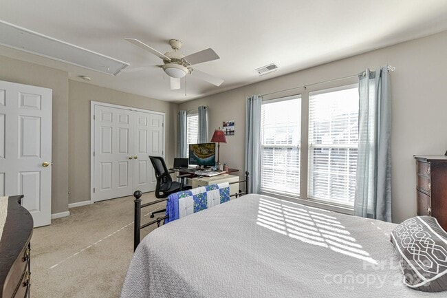 Building Photo - 9625 Sunset Grove Dr