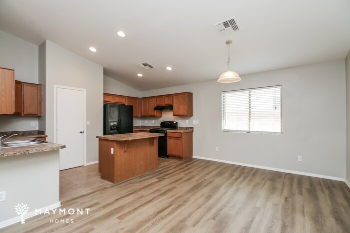 Building Photo - 45671 W Rainbow Dr
