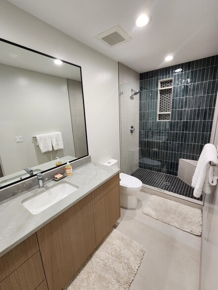Building Photo - 550 E 4525 N