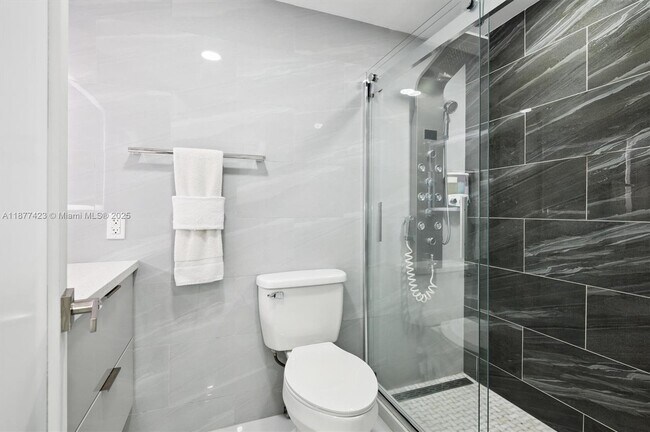 Building Photo - 3505 S Ocean Dr