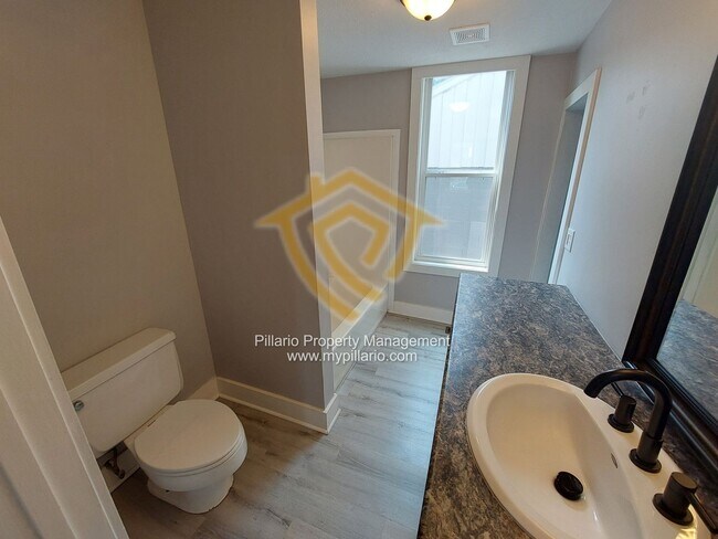 Building Photo - 631 Second Street